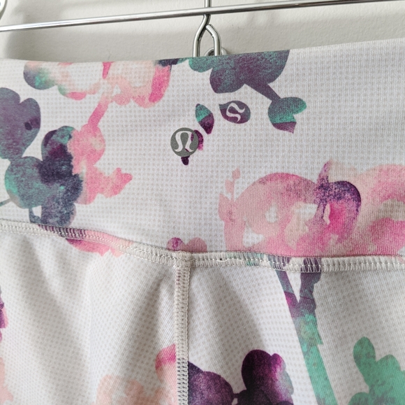 RARE Lululemon Blurred Blossom Wunder Under Crop - Picture 4 of 8